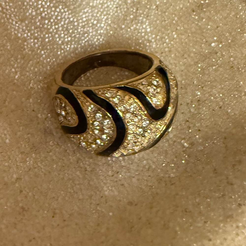 Cache Elegant Gold and Black Ring